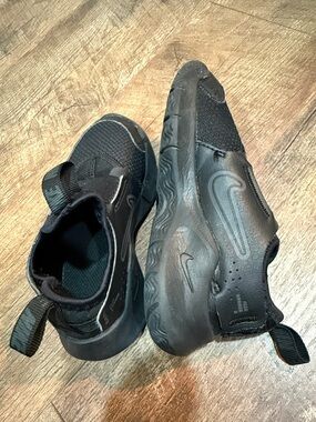 Nike Kids Black Slip-On Sneakers with Pull Tabs